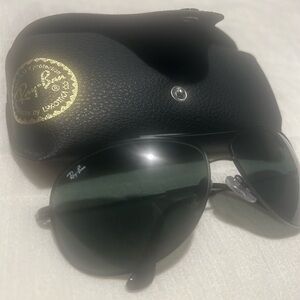 Ray-Ban Classic Black Aviator Sunglasses NEVER WORN